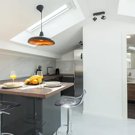 New & Modern Studio Mario Apartment